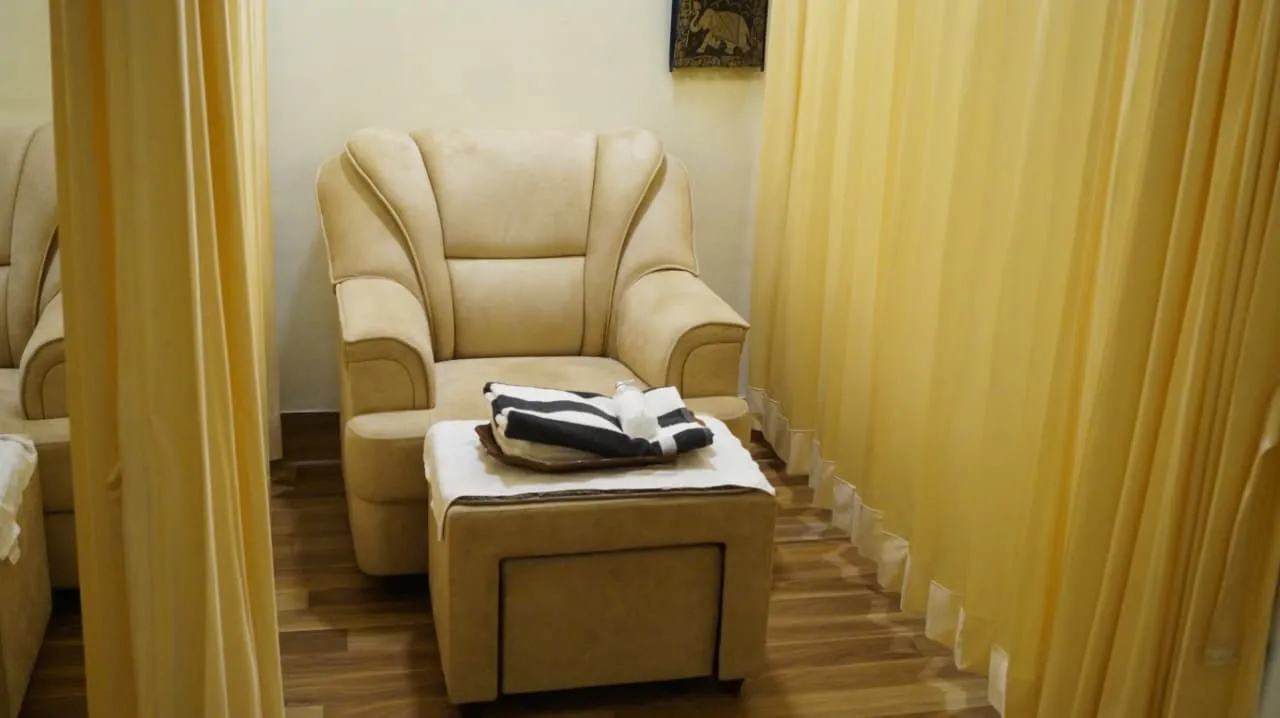 FootAura salem Center