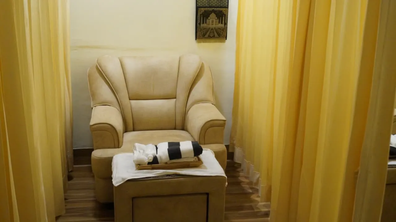 FootAura salem Center